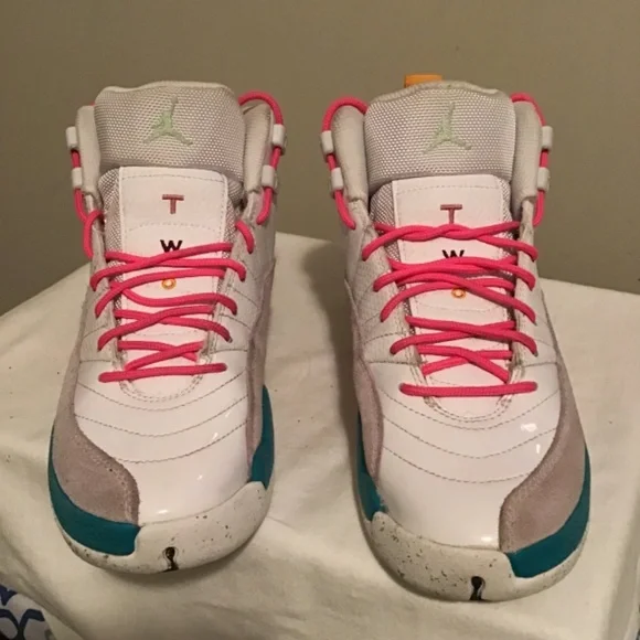 🔥😎JORDAN, unisex, size 5Y, new condition, see photos, these are immaculate 🔥